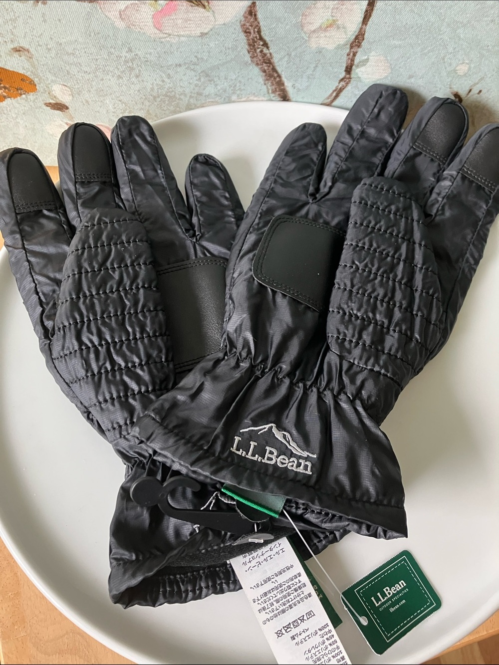L.L. Bean Women Primaloft Packaway Black Quilted Gloves - Picture 4 of 4